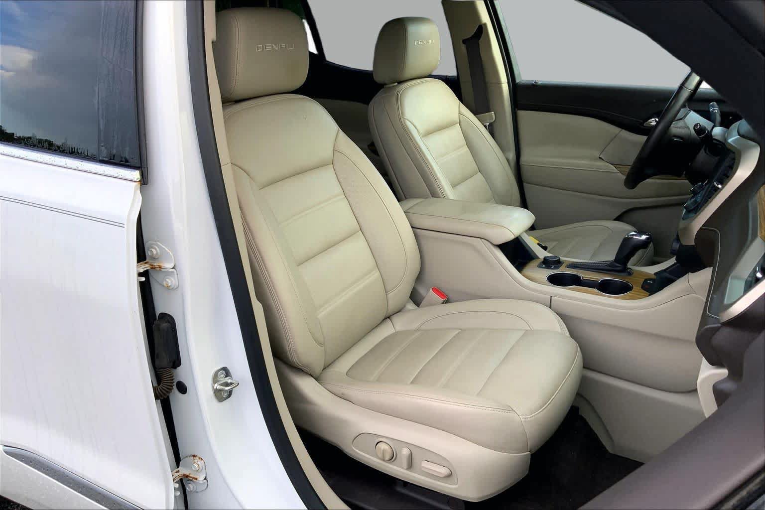 Used 2019 GMC Acadia Denali w/ Technology Package AWD/4WD image 9