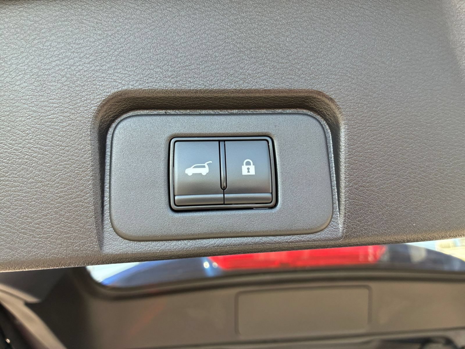 Used 2025 Nissan Rogue SV AWD/4WD image 22
