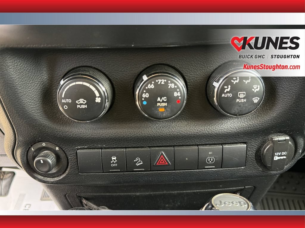Used 2013 Jeep Wrangler Sahara w/ Dual Top Group AWD/4WD image 26