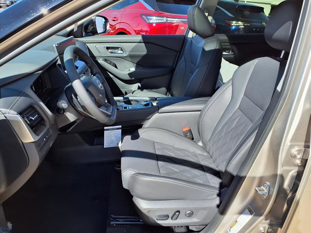 New 2026 Nissan Rogue Platinum image 4