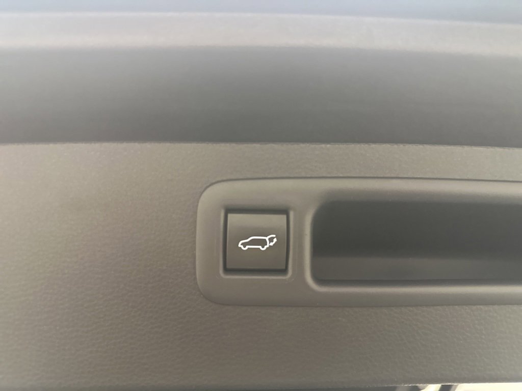 Used 2023 Toyota Highlander XLE image 30