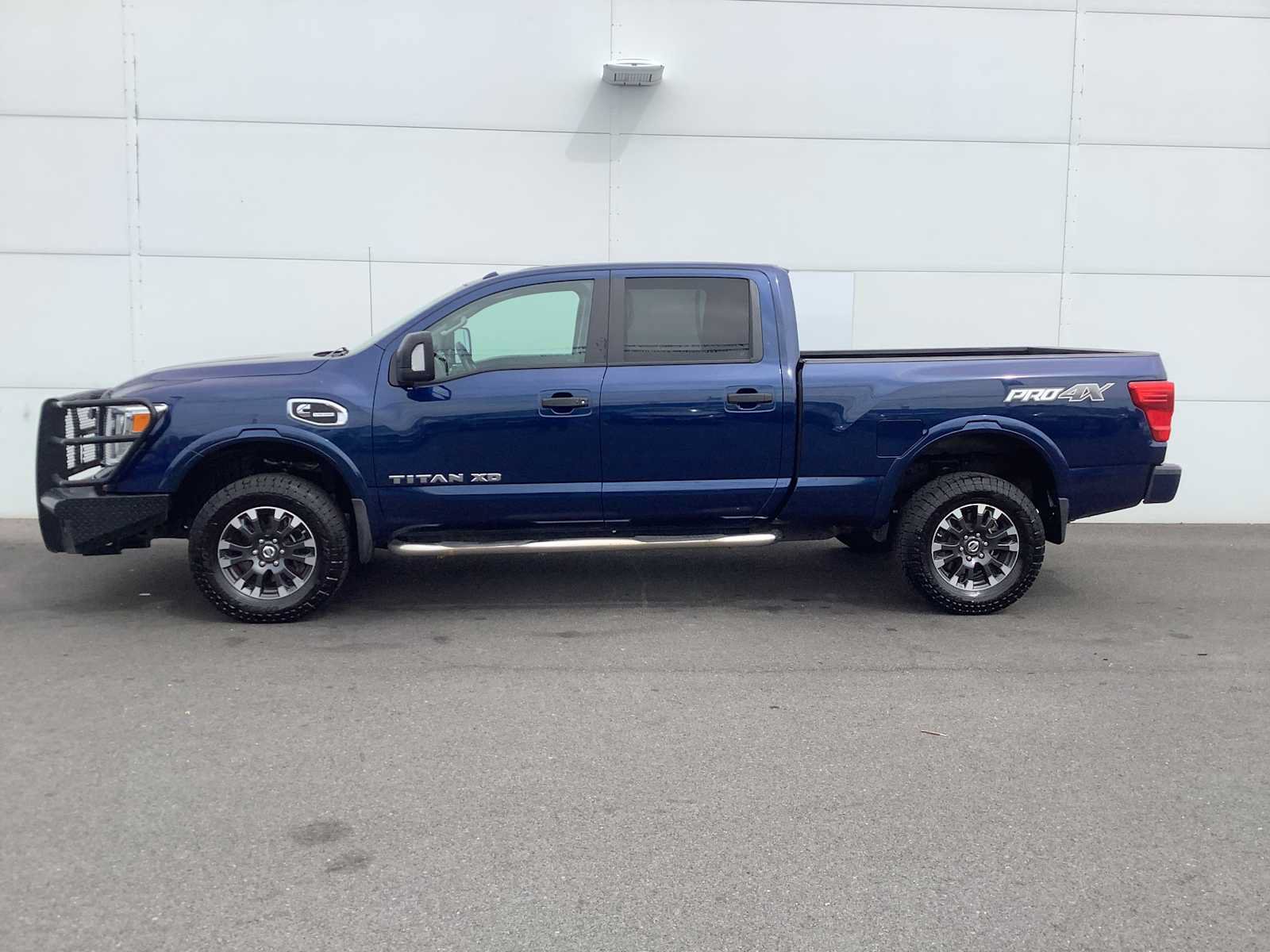 Used 2018 Nissan Titan PRO-4X AWD/4WD image 3
