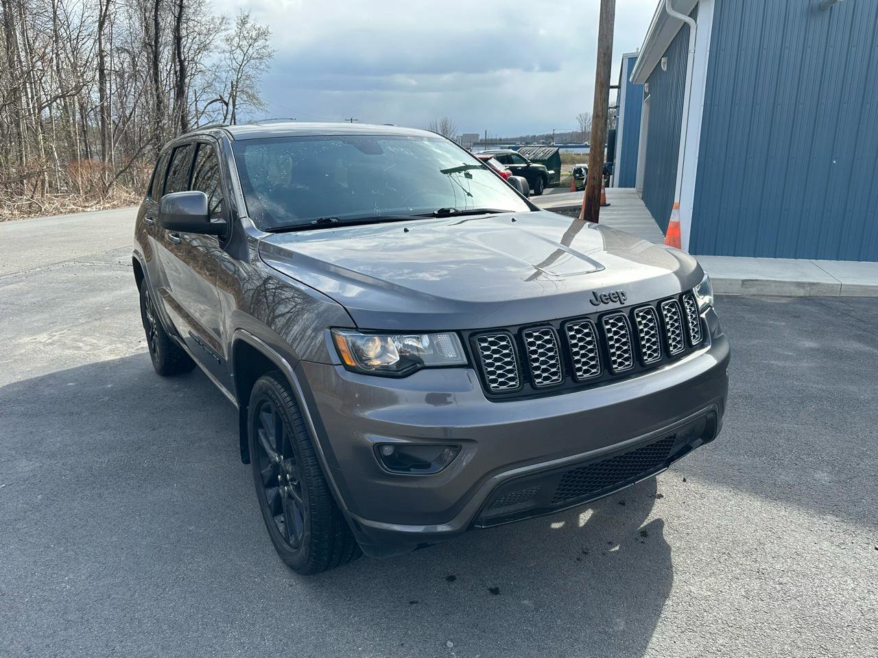 Used 2019 Jeep Grand Cherokee Altitude AWD/4WD image 21