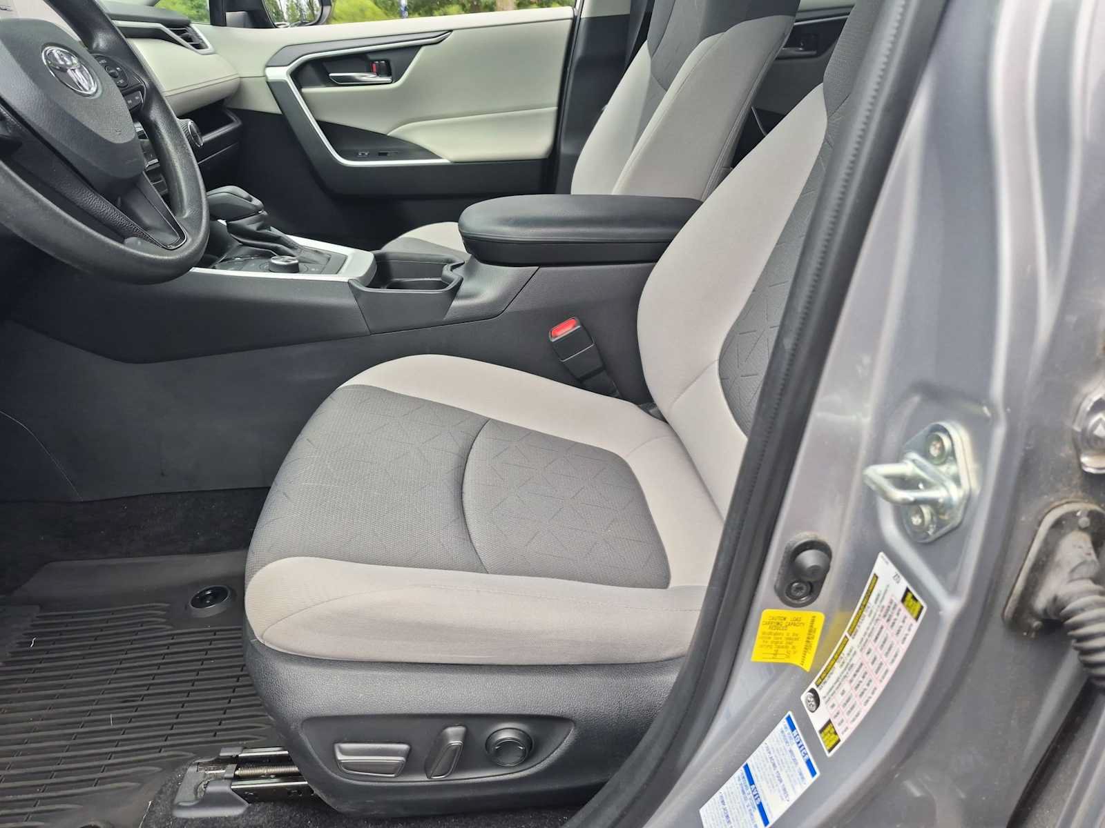 Used 2021 Toyota RAV4 XLE w/ Convenience Package AWD/4WD image 16