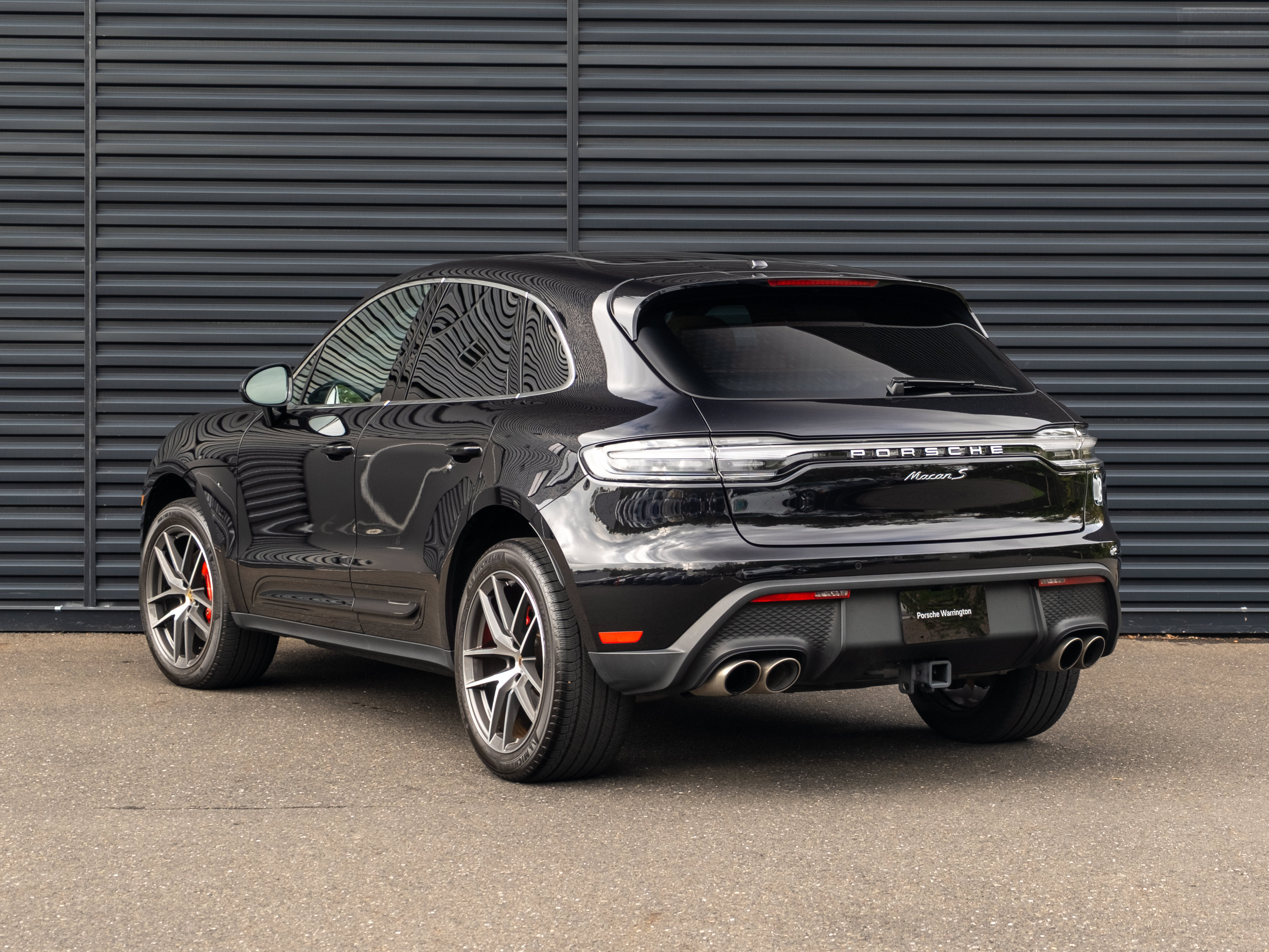 Certified 2023 Porsche Macan S AWD/4WD image 3