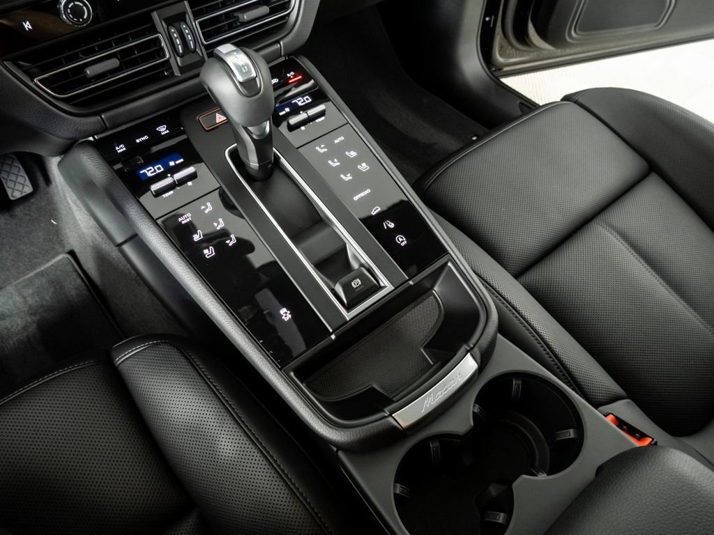 New 2026 Porsche Macan image 18