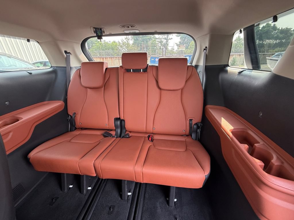 Used 2024 Kia Carnival SX FWD image 25