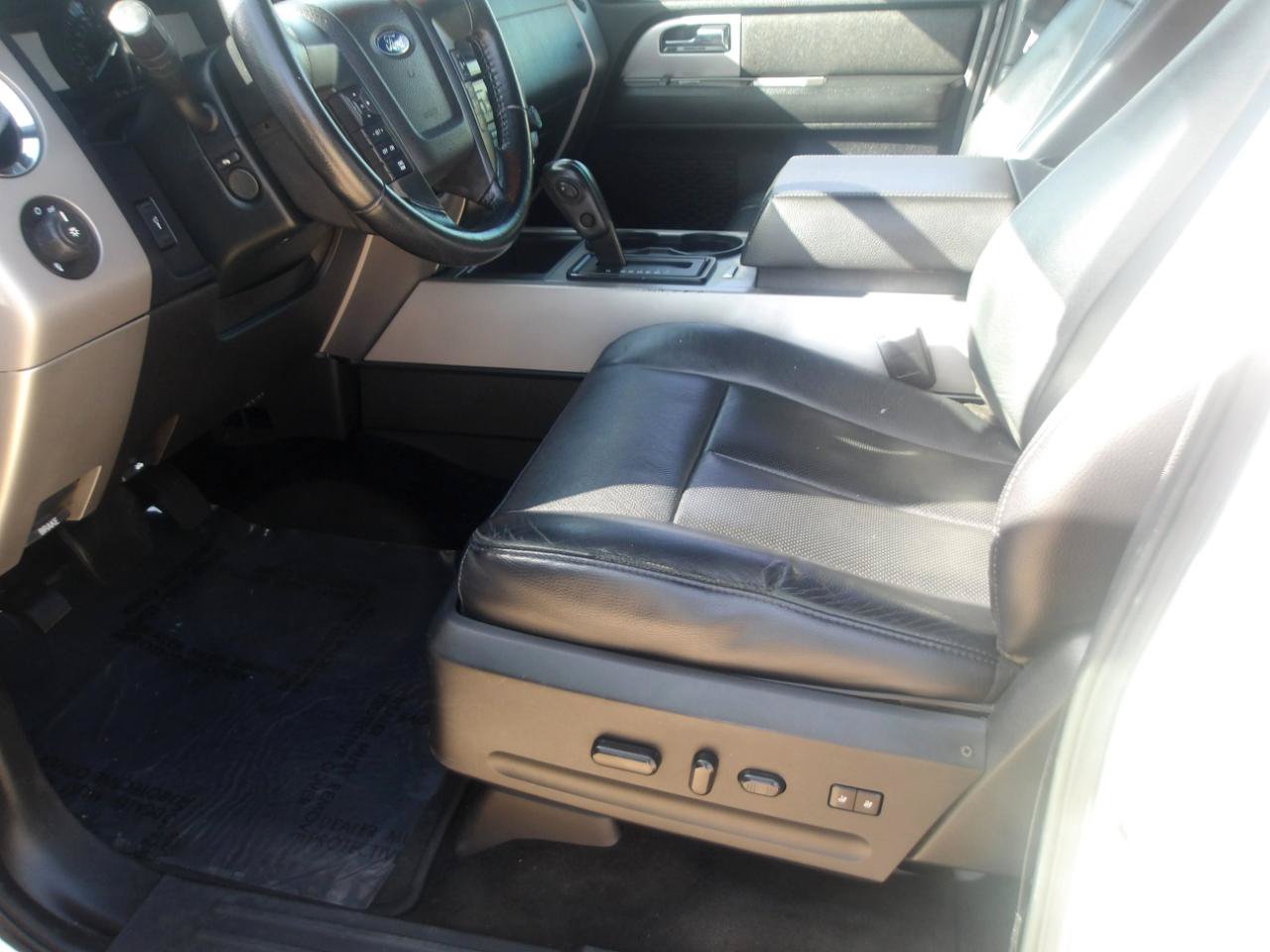 Used 2017 Ford Expedition EL XLT w/ Equipment Group 202A RWD image 19