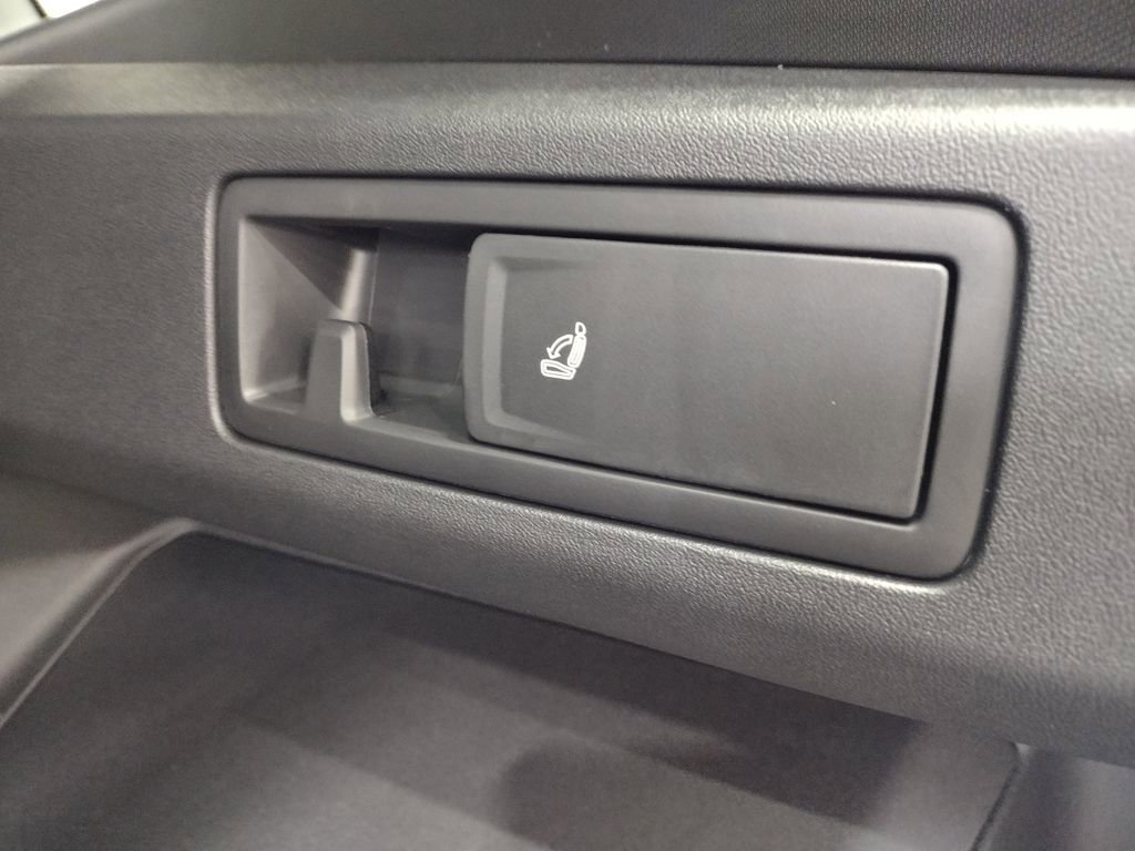 New 2026 Volkswagen Tiguan SE R-Line image 17