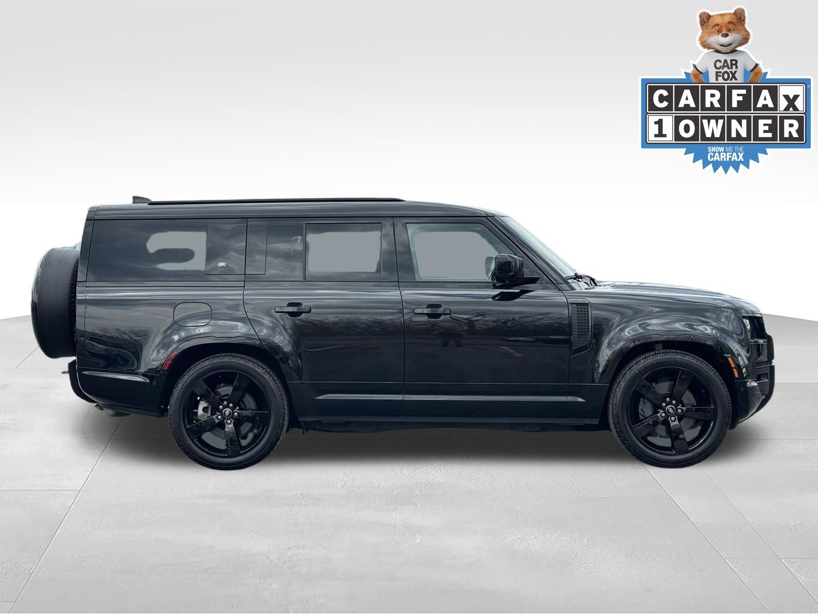 Used 2023 Land Rover Defender 130 X-Dynamic SE AWD/4WD image 3