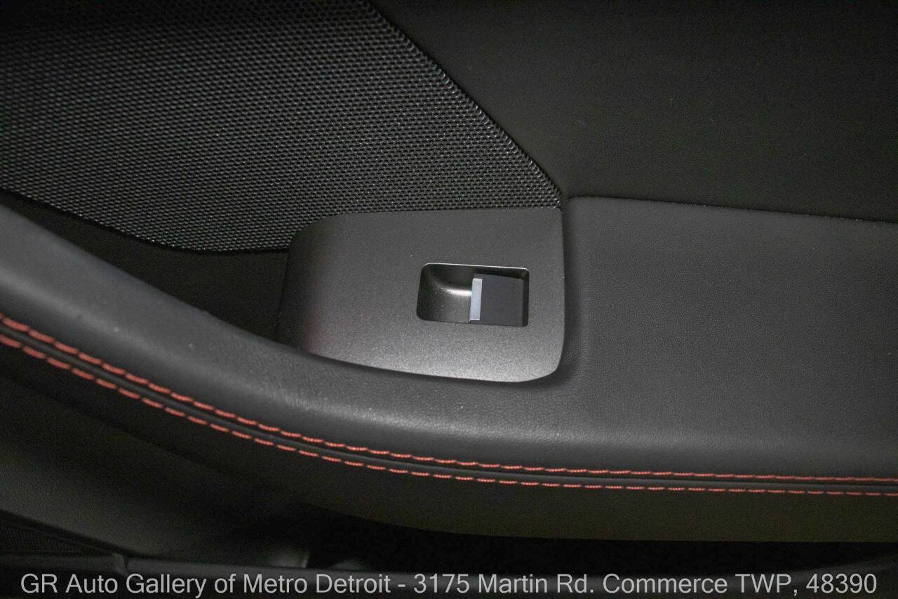 Used 2020 Jaguar F-TYPE R image 39