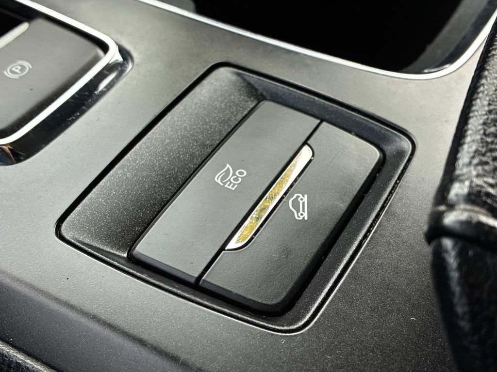 Used 2019 Ford Fusion SE image 29