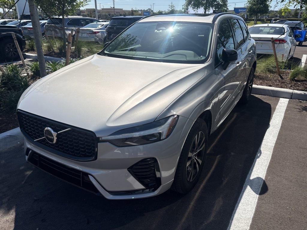 Used 2024 Volvo XC60 B5 Core image 12