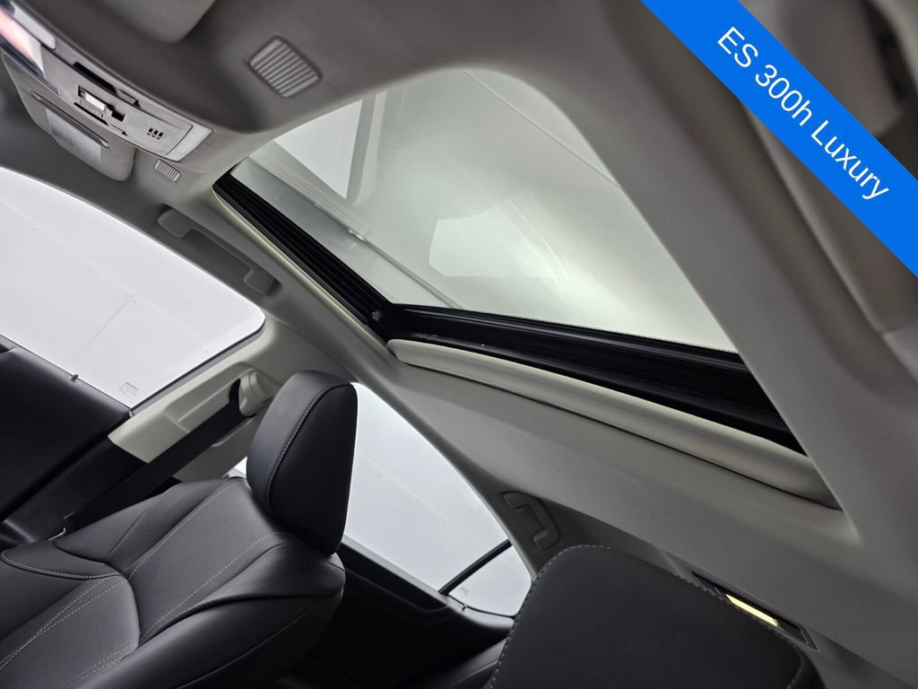 Used 2025 Lexus ES 300h w/ Technology Package image 12