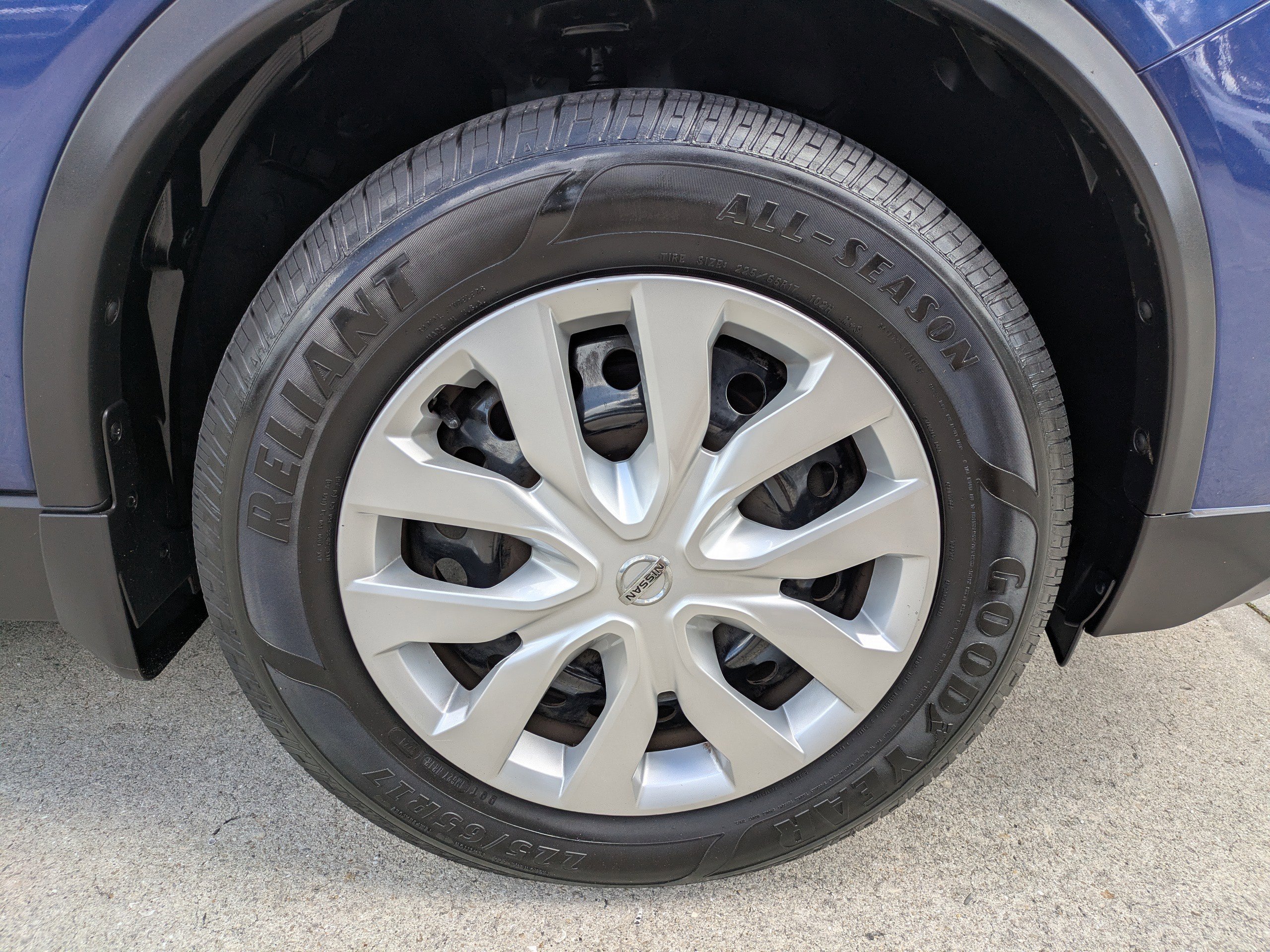 Used 2020 Nissan Rogue S FWD image 11