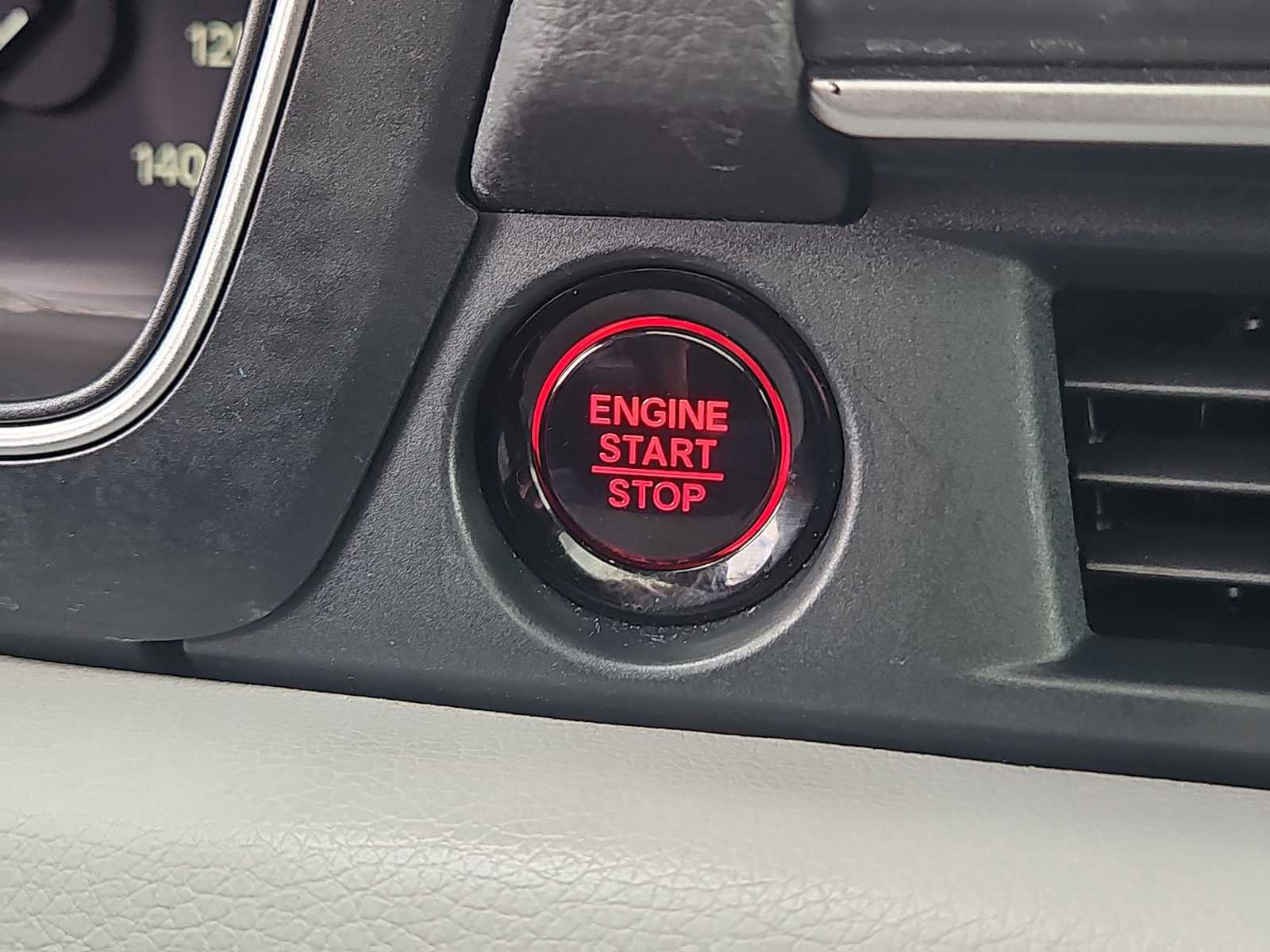 Used 2023 Honda Pilot Touring image 24