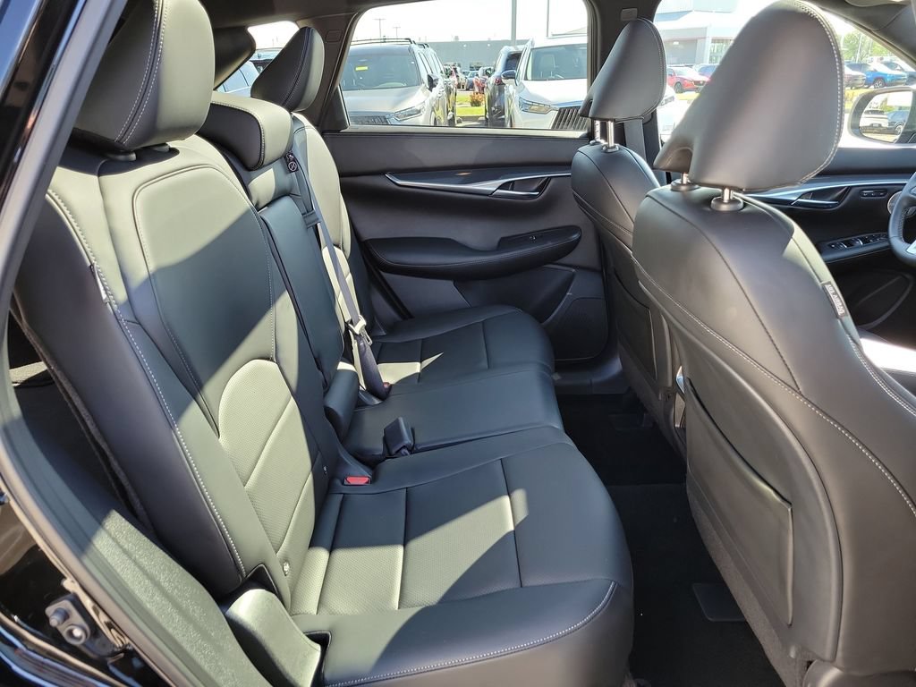 Used 2023 INFINITI QX50 Sport AWD/4WD image 29