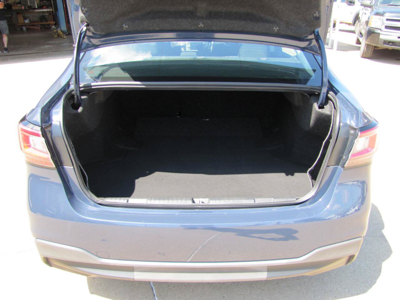Used 2023 Subaru Legacy AWD/4WD image 6