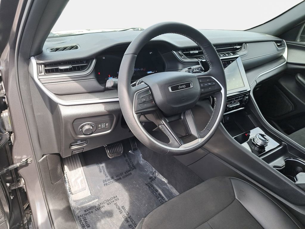 Used 2024 Jeep Grand Cherokee Altitude AWD/4WD image 17