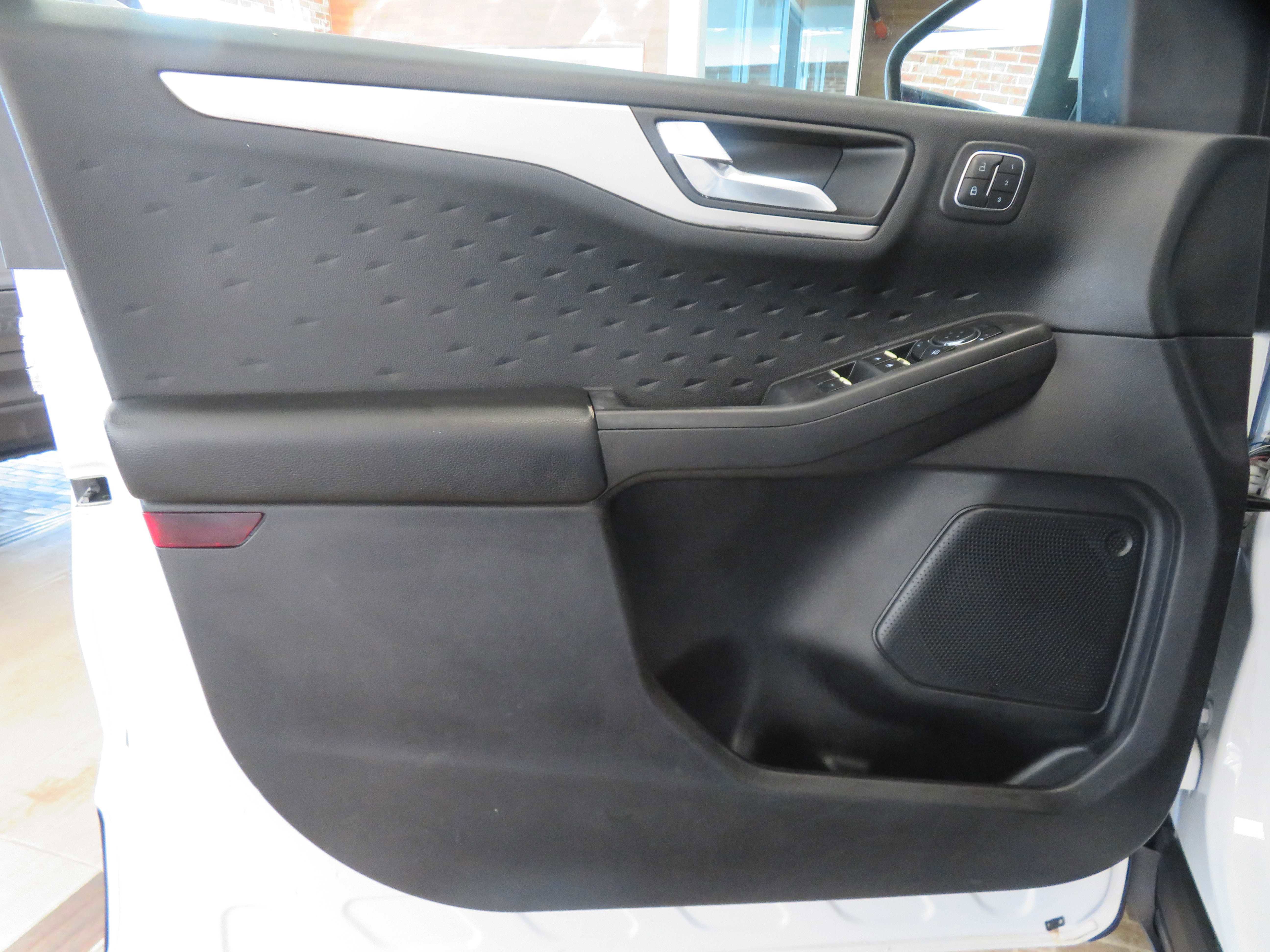 Used 2020 Ford Escape SEL image 13