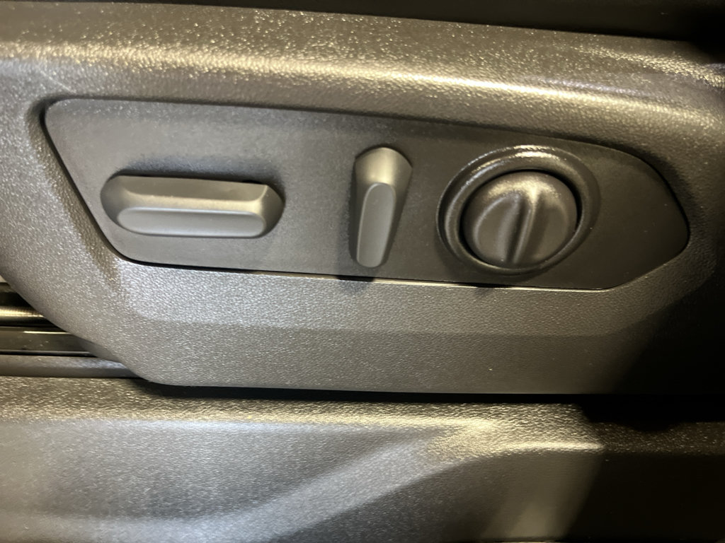 Certified 2022 Chevrolet Silverado 1500 High Country AWD/4WD image 32