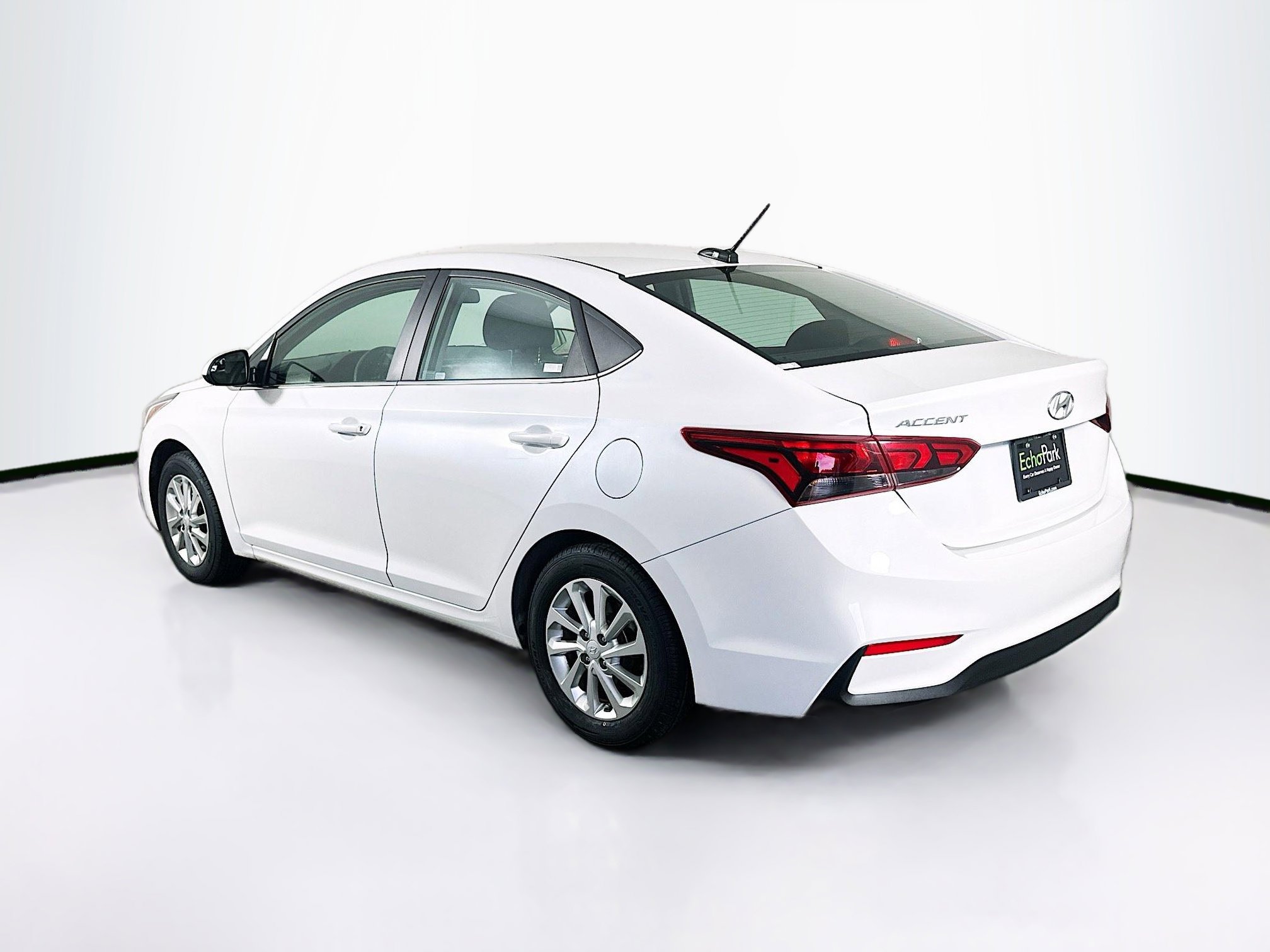 Used 2022 Hyundai Accent SEL FWD image 5