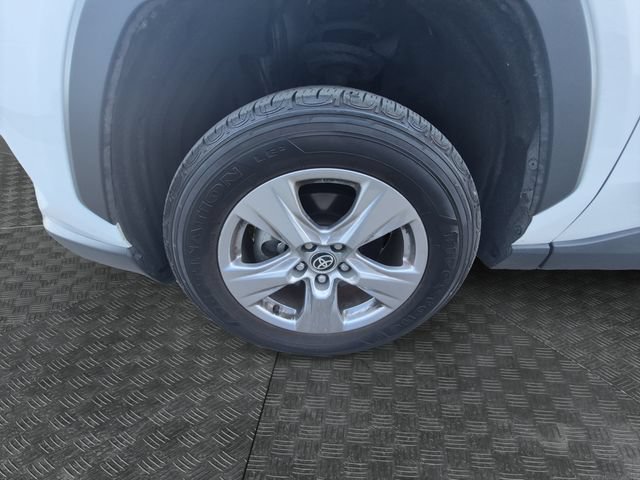 Used 2025 Toyota RAV4 XLE AWD/4WD image 13