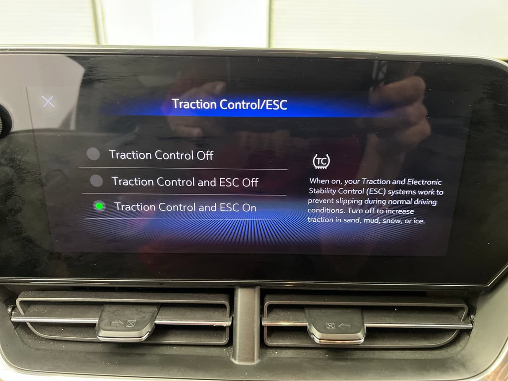 Used 2025 Chevrolet Trax LT FWD image 57
