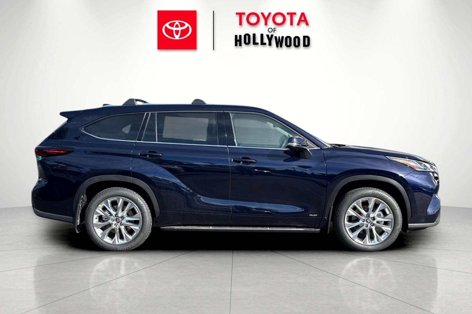 New 2026 Toyota Highlander Limited image 3