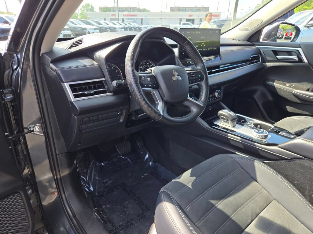 Used 2025 Mitsubishi Outlander SE AWD/4WD image 26