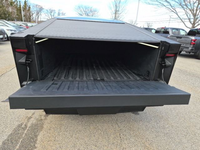Used 2024 Tesla Cybertruck AWD Crew Cab image 9