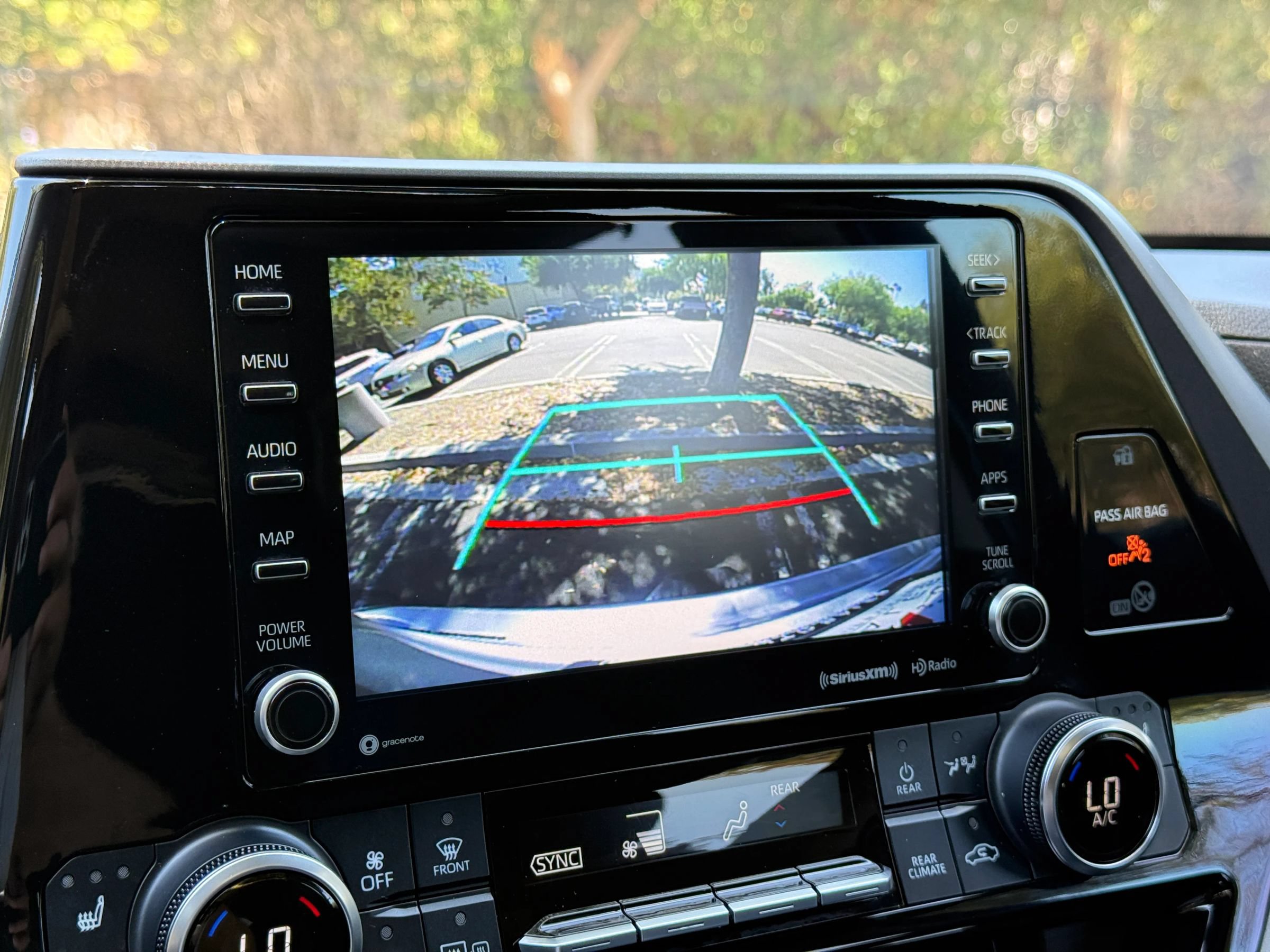 Used 2022 Toyota Highlander XLE FWD image 36