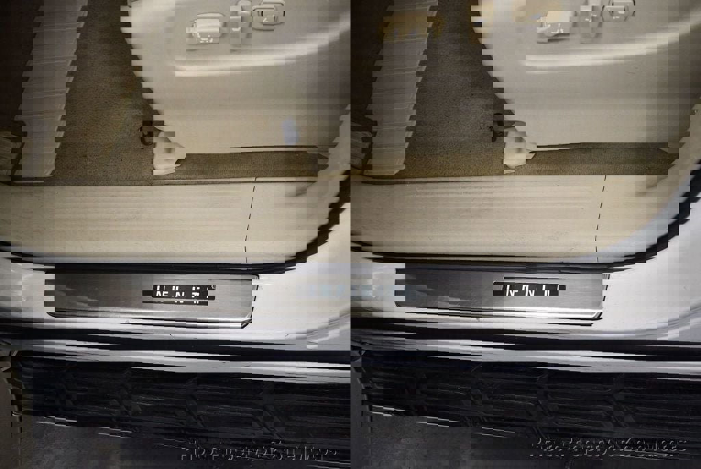 Used 2011 INFINITI QX56 4WD w/ Theater Pkg image 8