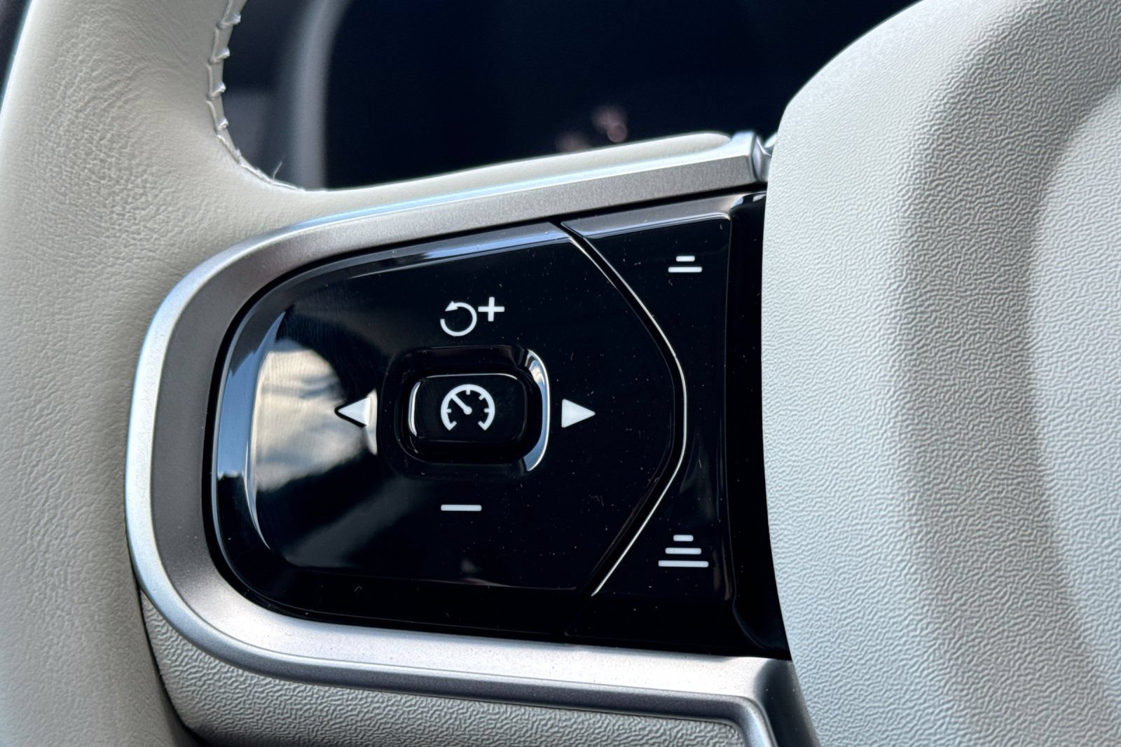 New 2026 Volvo XC90 T8 Ultra w/ Protection Package Premier AWD/4WD image 27