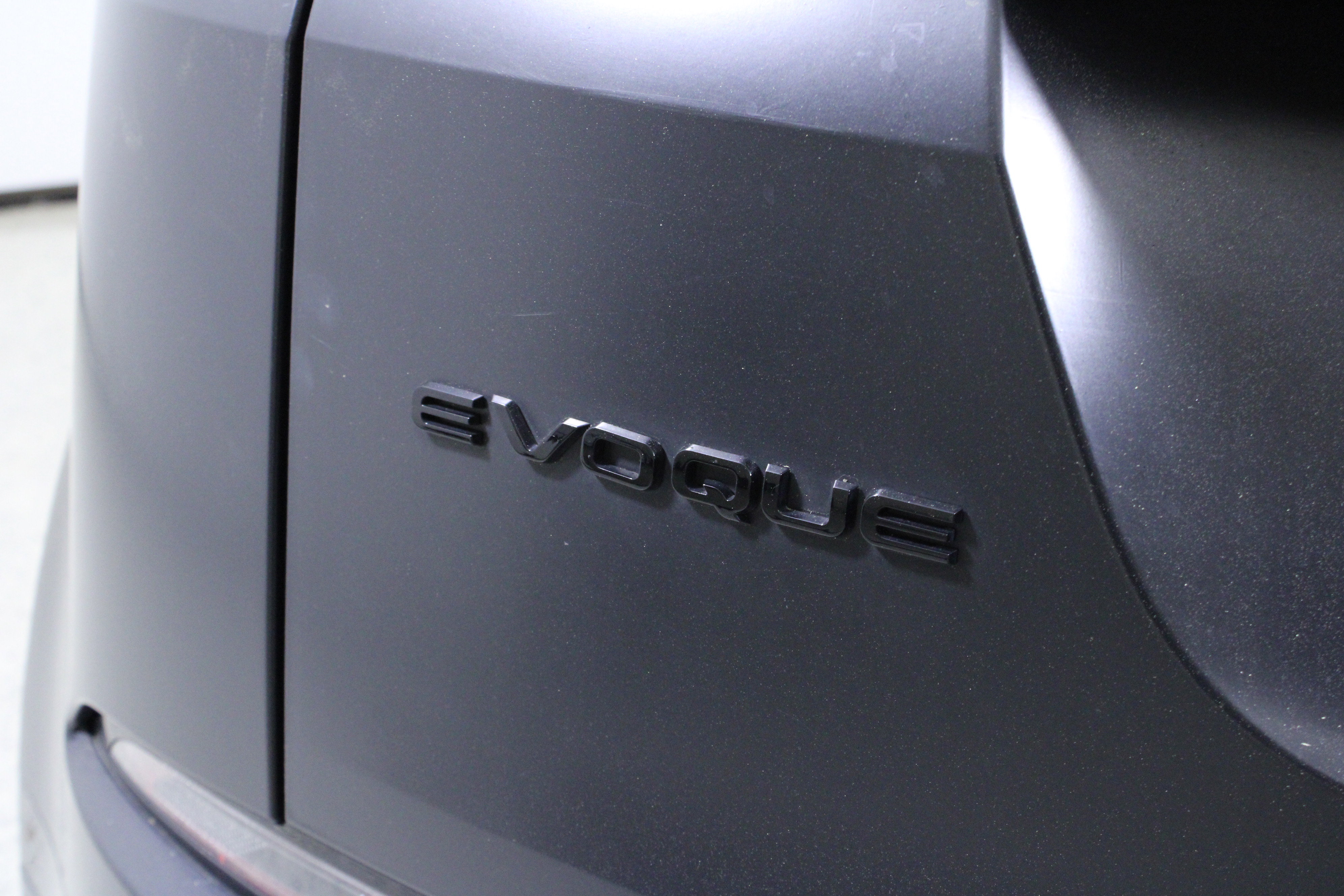 Used 2023 Land Rover Range Rover Evoque R-Dynamic SE image 9