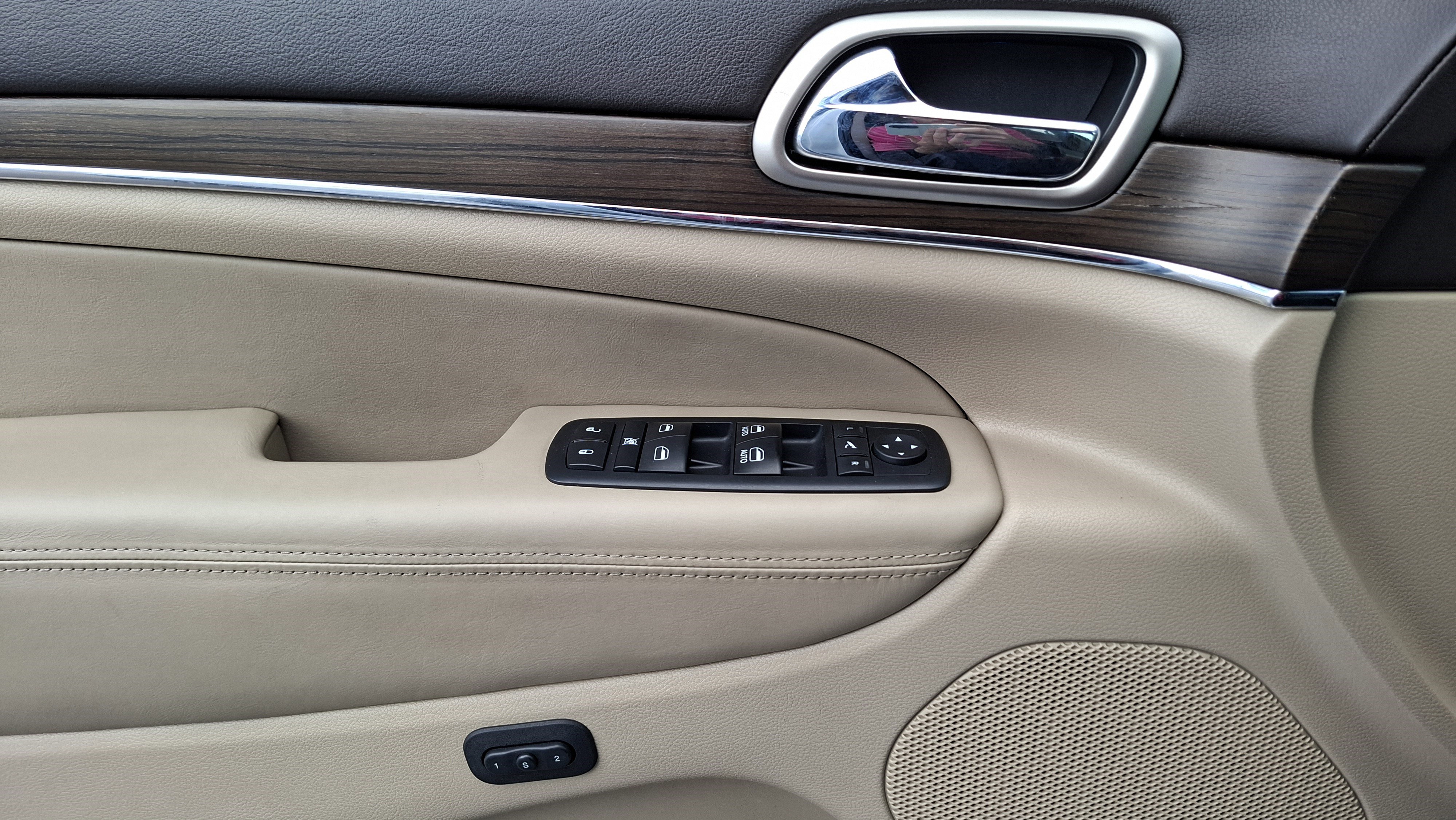 Used 2017 Jeep Grand Cherokee Overland w/ Jeep Active Safety Group image 17