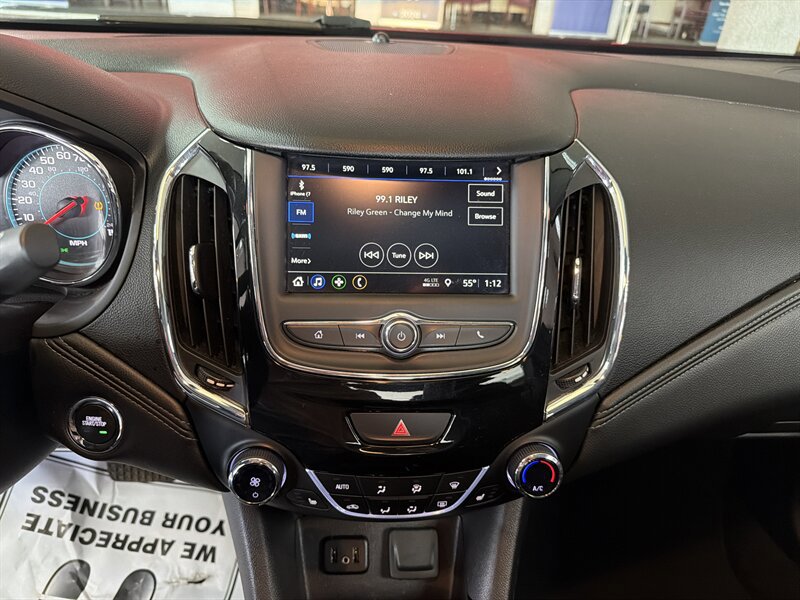Used 2019 Chevrolet Cruze Premier FWD image 15