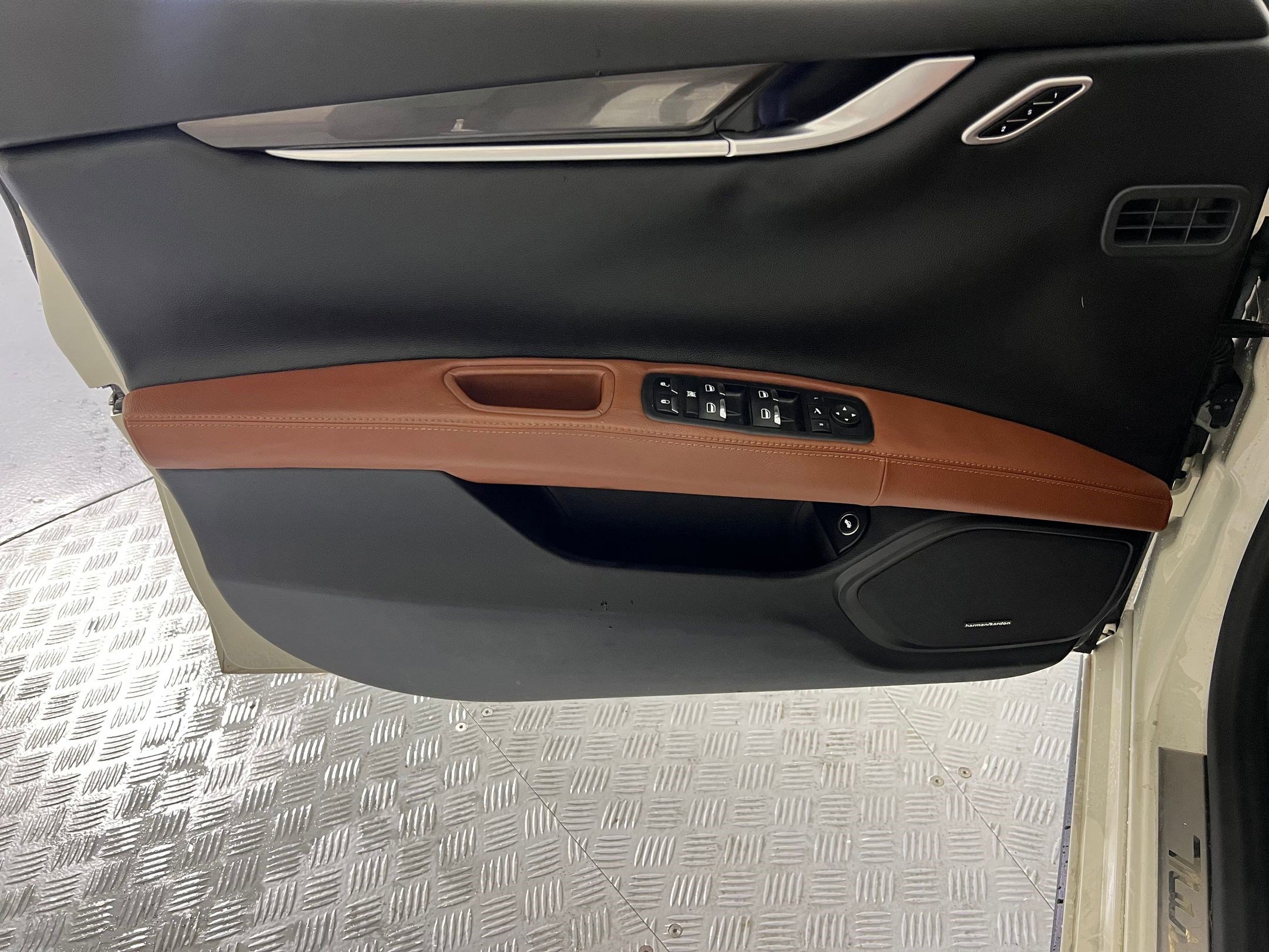 Used 2016 Maserati Ghibli image 11