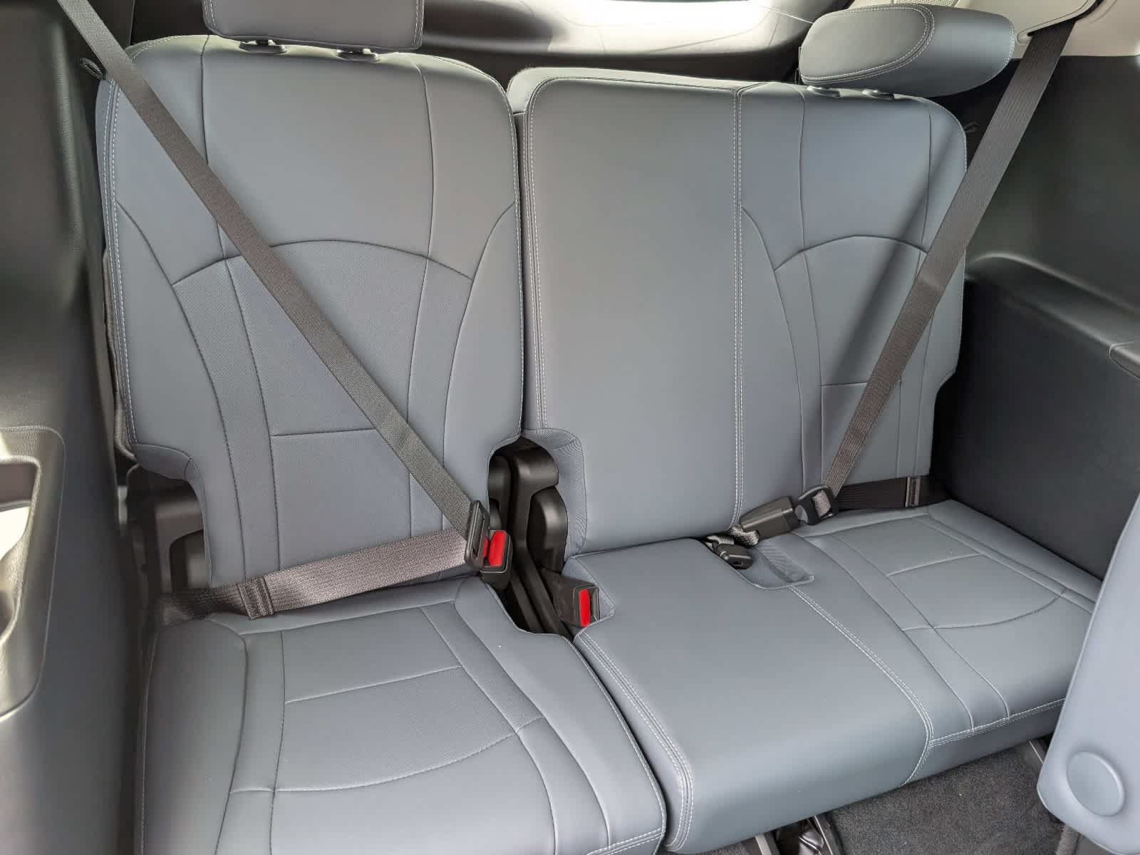 Used 2020 Buick Enclave Essence w/ Sound and Sites Package FWD image 10