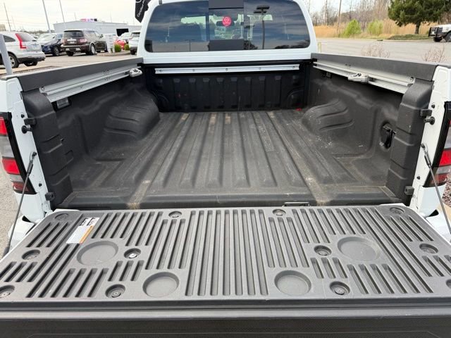 Used 2024 Nissan Frontier SV w/ SV Convenience Package image 35