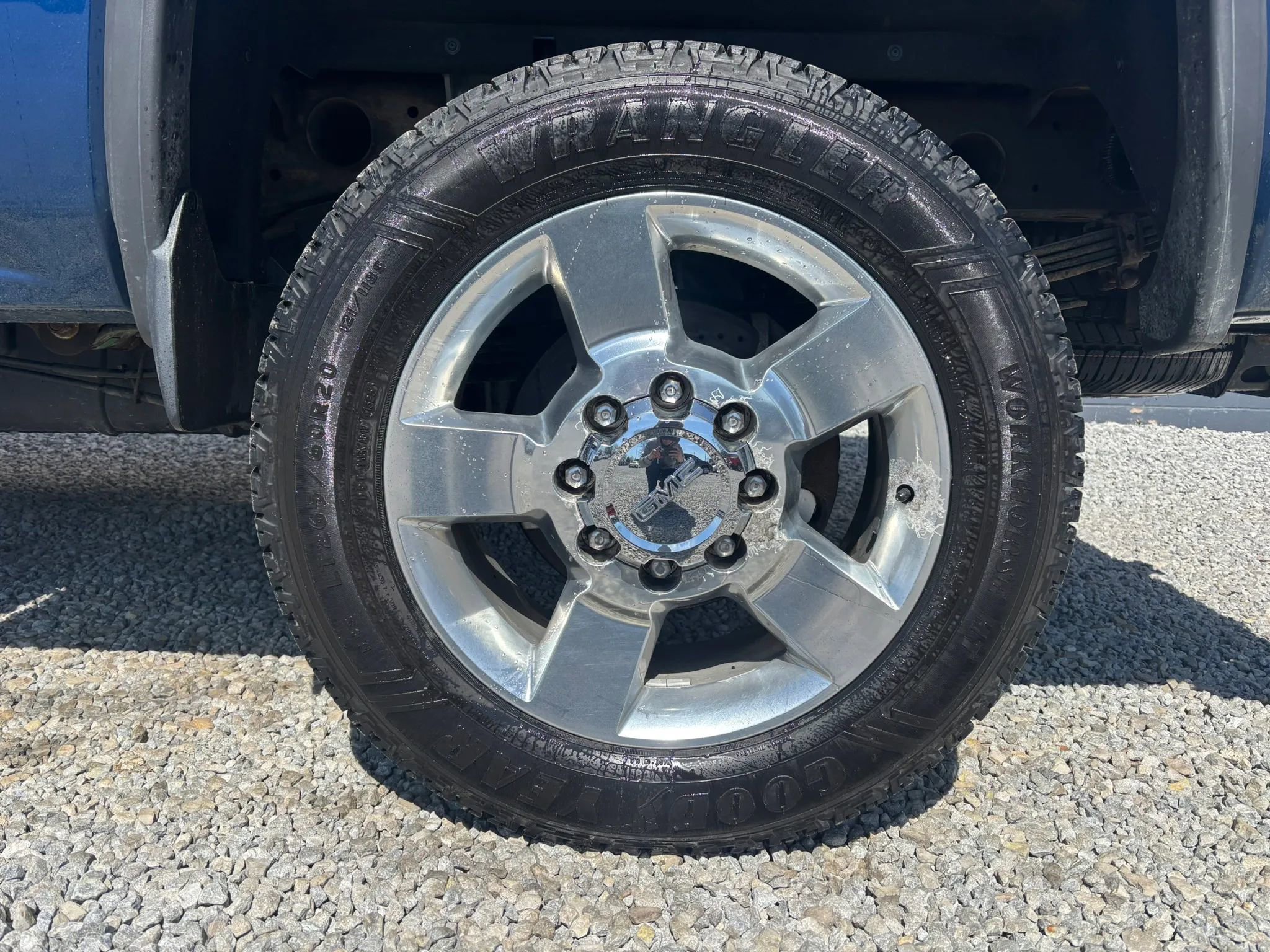 Used 2016 GMC Sierra 2500 Denali w/ Duramax Plus Package AWD/4WD image 2