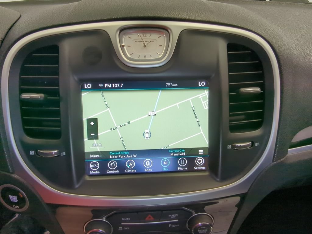 Used 2022 Chrysler 300 Touring L RWD image 18