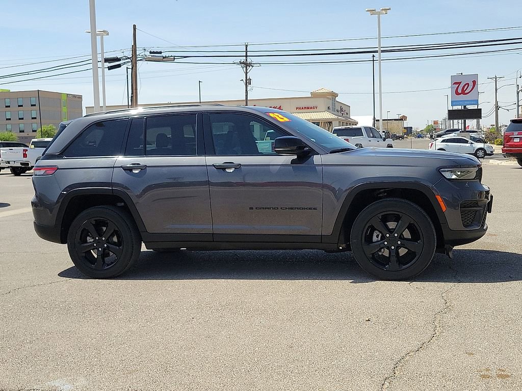 Used 2023 Jeep Grand Cherokee Altitude AWD/4WD image 12