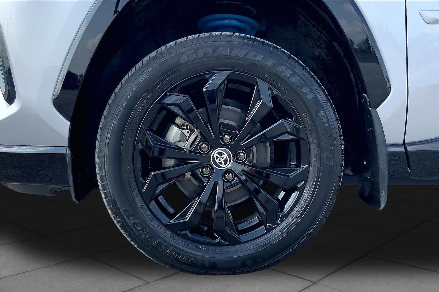Used 2023 Toyota RAV4 SE w/ Convenience Package AWD/4WD image 11