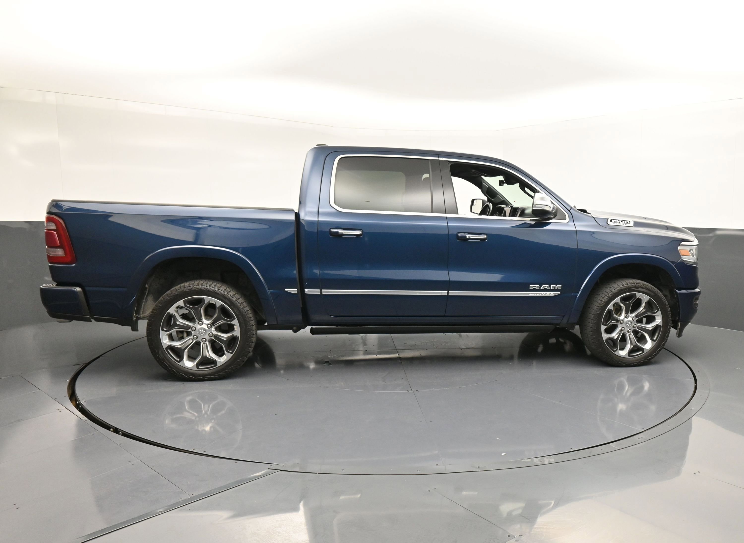 Used 2022 RAM 1500 Limited w/ Body Color Bumper Group image 9