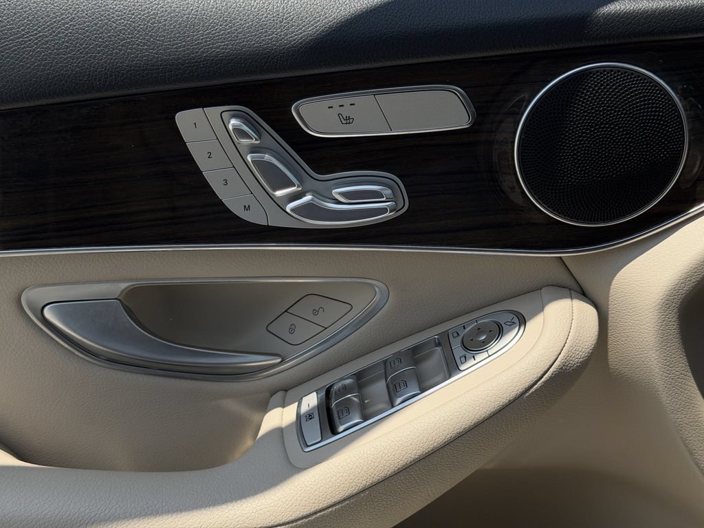 Used 2021 Mercedes-Benz GLC 300 image 22