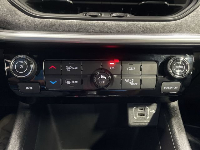 Used 2025 Jeep Compass Latitude AWD/4WD image 19