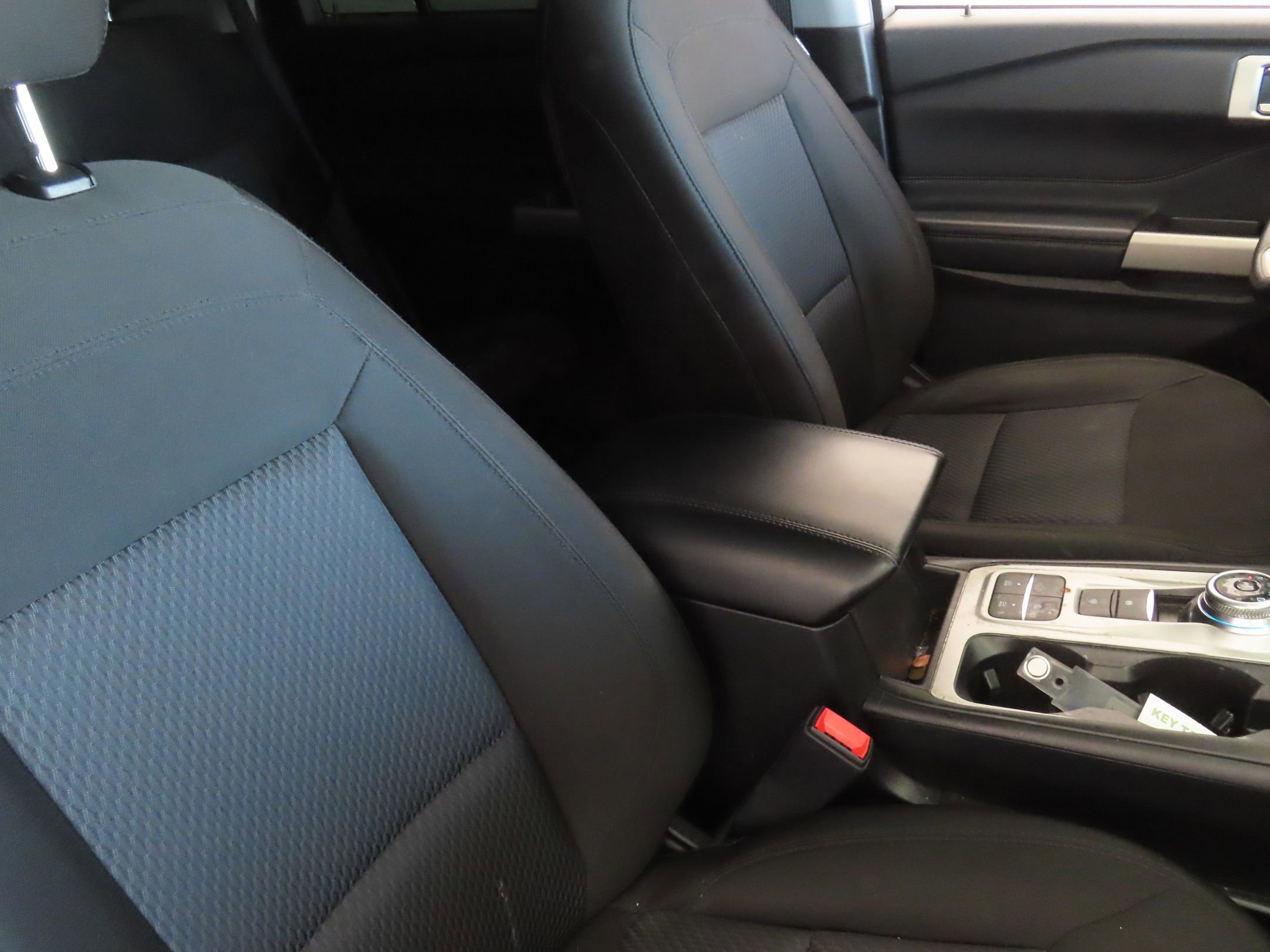 Used 2022 Ford Explorer XLT image 27