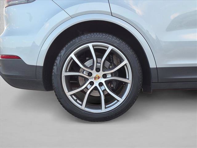 Used 2023 Porsche Cayenne AWD/4WD image 26