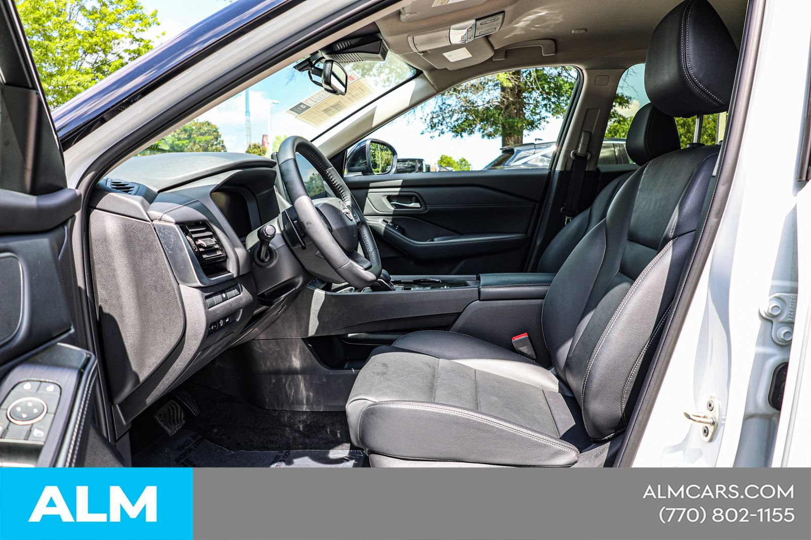 Used 2025 Nissan Rogue SL FWD image 18